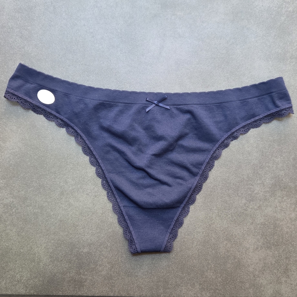 NWT Love By Gap Thong